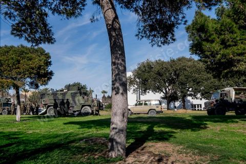 18 mars 2015 : Dispositif militaire et policier très impressionant dans les jardins du musée du Bardo. Attaque terroriste au Musée du Bardo au centre de Tunis, L'attaque terroriste du Bardo a fait 19 victimes, a annoncé le Premier ministre tunisien Habib Essid. Parmi les 19 victimes, figurent 2 Tunisiens et 17 touristes de nationalités polonaise, allemande, italienne et espagnole. Deux assaillants ont également été tués et 22 personnes blessées selon ce même bilan préliminaire.
