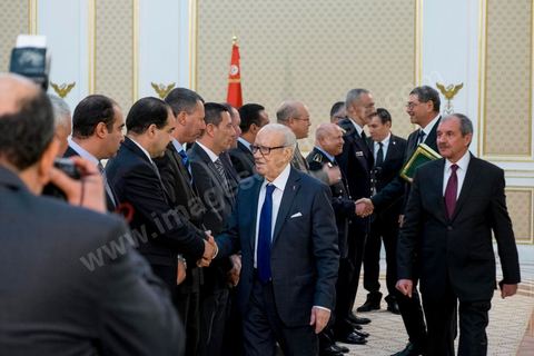 19 mars 2015 : première réunion exceptionnelle et conjointe du Conseil Supérieur de la Sécurité Intérieure et du COnseil Supérieur des Forces armées sous la présidence du Président de la République Béji Caid Essebsi, du Premier Minsitre, des Ministres d el'intéreiru etd e la Défense au Palais de Carthage. "La Tunisie est en état de guerre" a déclaré le Président.