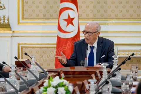 19 mars 2015 : première réunion exceptionnelle et conjointe du Conseil Supérieur de la Sécurité Intérieure et du COnseil Supérieur des Forces armées sous la présidence du Président de la République Béji Caid Essebsi, du Premier Minsitre, des Ministres d el'intéreiru etd e la Défense au Palais de Carthage. "La Tunisie est en état de guerre" a déclaré le Président.