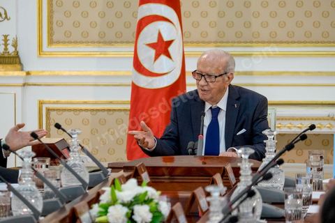 19 mars 2015 : première réunion exceptionnelle et conjointe du Conseil Supérieur de la Sécurité Intérieure et du COnseil Supérieur des Forces armées sous la présidence du Président de la République Béji Caid Essebsi, du Premier Minsitre, des Ministres d el'intéreiru etd e la Défense au Palais de Carthage. "La Tunisie est en état de guerre" a déclaré le Président.