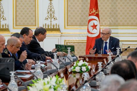 19 mars 2015 : première réunion exceptionnelle et conjointe du Conseil Supérieur de la Sécurité Intérieure et du COnseil Supérieur des Forces armées sous la présidence du Président de la République Béji Caid Essebsi, du Premier Minsitre, des Ministres d el'intéreiru etd e la Défense au Palais de Carthage. "La Tunisie est en état de guerre" a déclaré le Président.