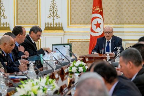 19 mars 2015 : première réunion exceptionnelle et conjointe du Conseil Supérieur de la Sécurité Intérieure et du COnseil Supérieur des Forces armées sous la présidence du Président de la République Béji Caid Essebsi, du Premier Minsitre, des Ministres d el'intéreiru etd e la Défense au Palais de Carthage. "La Tunisie est en état de guerre" a déclaré le Président.