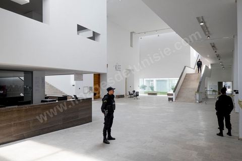 19 mars 2015 : les autorités ouvrent à la presse dans la cadre d'une conférence l'accès au hall d'entrée du musée du Bardo à Tunis, lieu de l'attaque terroriste aui a fait 19 victimes tunisiennes et étrangères.