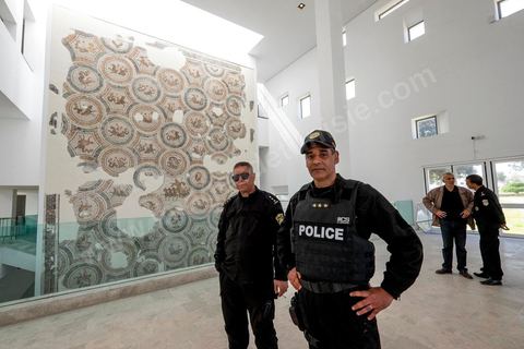 19 mars 2015 : les autorités ouvrent à la presse dans la cadre d'une conférence l'accès au hall d'entrée du musée du Bardo à Tunis, lieu de l'attaque terroriste aui a fait 19 victimes tunisiennes et étrangères.