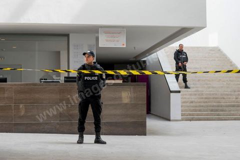 19 mars 2015 : les autorités ouvrent à la presse dans la cadre d'une conférence l'accès au hall d'entrée du musée du Bardo à Tunis, lieu de l'attaque terroriste aui a fait 19 victimes tunisiennes et étrangères.