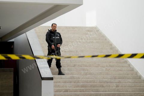 19 mars 2015 : les autorités ouvrent à la presse dans la cadre d'une conférence l'accès au hall d'entrée du musée du Bardo à Tunis, lieu de l'attaque terroriste aui a fait 19 victimes tunisiennes et étrangères.