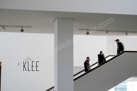 19 mars 2015 : les autorités ouvrent à la presse dans la cadre d'une conférence l'accès au hall d'entrée du musée du Bardo à Tunis, lieu de l'attaque terroriste aui a fait 19 victimes tunisiennes et étrangères.