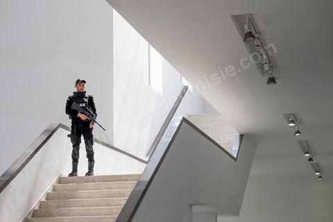 19 mars 2015 : les autorités ouvrent à la presse dans la cadre d'une conférence l'accès au hall d'entrée du musée du Bardo à Tunis, lieu de l'attaque terroriste aui a fait 19 victimes tunisiennes et étrangères.