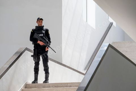 19 mars 2015 : les autorités ouvrent à la presse dans la cadre d'une conférence l'accès au hall d'entrée du musée du Bardo à Tunis, lieu de l'attaque terroriste aui a fait 19 victimes tunisiennes et étrangères.