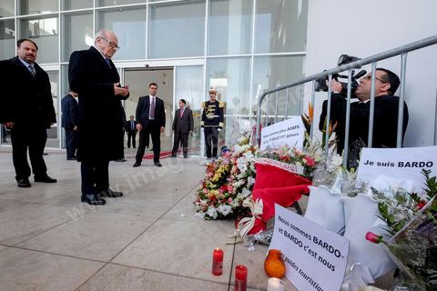 LE GRAND RENDEZ-VOUS - Le président tunisien Béji Caïd Essebsi est l'invité dimanche de Jean-Pierre Elkabbach d'Europe 1, Christophe Ayad du Monde et Michaël Darmon d'ITélé. Il revient sur l'attaque du musée du Bardo. Installé dans la salle de Constantin, là même où les deux terroristes sont passés durant leur attaque du musée le mercredi 18 mars.