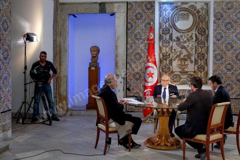 LE GRAND RENDEZ-VOUS - Le président tunisien Béji Caïd Essebsi est l'invité dimanche de Jean-Pierre Elkabbach d'Europe 1, Christophe Ayad du Monde et Michaël Darmon d'ITélé. Il revient sur l'attaque du musée du Bardo. Installé dans la salle de Constantin, là même où les deux terroristes sont passés durant leur attaque du musée le mercredi 18 mars.
