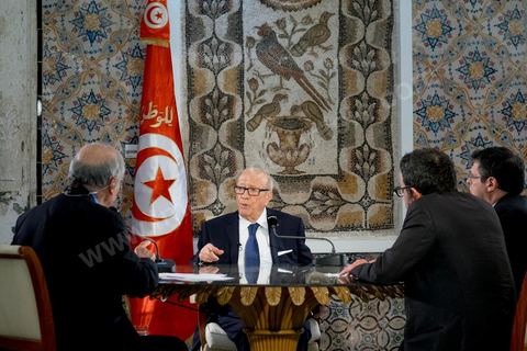 LE GRAND RENDEZ-VOUS - Le président tunisien Béji Caïd Essebsi est l'invité dimanche de Jean-Pierre Elkabbach d'Europe 1, Christophe Ayad du Monde et Michaël Darmon d'ITélé. Il revient sur l'attaque du musée du Bardo. Installé dans la salle de Constantin, là même où les deux terroristes sont passés durant leur attaque du musée le mercredi 18 mars.