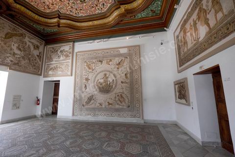 La salle de Dougga où de nombreux touristes se sont réfugiés. Visite des salles du musée du Bardo après l'attaque terroriste du 18 mars qui a fait 21 victimes dont 20 étrangers et 1 Tunisien.