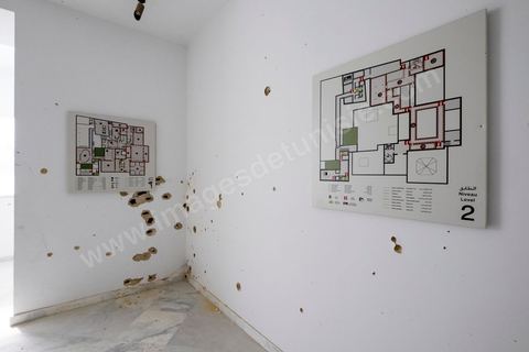 22 mars 2015 Musée du Bardo, Escalier où les deux terroristes de l'attaque du musée du Bardo ont été abbatus par la police tunisienne. les très nombreux impacts de balles sur les murs confirment des échanges de tirs très importants entre la police et les deux terroristes. 