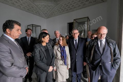 26 mars 2015 : une quinzaine d'ambassadeurs de l'Union Européenne ont été recus par la ministre de la Culture tunisienne pour un dépot de gerbe et une minute de silence en hommage aux victimes de l'attaque terroriste du musée du Bardo à Tunis. après cela ils seront guidés pour une visite de l'intérieur du musée et des lieux des attaques et dégats. 