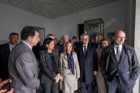 26 mars 2015 : une quinzaine d'ambassadeurs de l'Union Européenne ont été recus par la ministre de la Culture tunisienne pour un dépot de gerbe et une minute de silence en hommage aux victimes de l'attaque terroriste du musée du Bardo à Tunis. après cela ils seront guidés pour une visite de l'intérieur du musée et des lieux des attaques et dégats. 