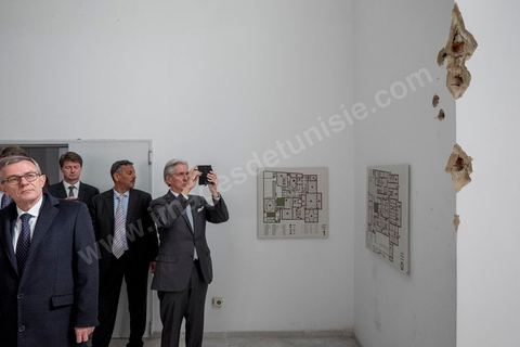 26 mars 2015 : une quinzaine d'ambassadeurs de l'Union Européenne ont été recus par la ministre de la Culture tunisienne pour un dépot de gerbe et une minute de silence en hommage aux victimes de l'attaque terroriste du musée du Bardo à Tunis. après cela ils seront guidés pour une visite de l'intérieur du musée et des lieux des attaques et dégats. 