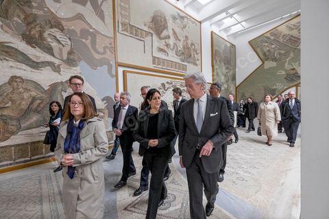 26 mars 2015 : une quinzaine d'ambassadeurs de l'Union Européenne ont été recus par la ministre de la Culture tunisienne pour un dépot de gerbe et une minute de silence en hommage aux victimes de l'attaque terroriste du musée du Bardo à Tunis. après cela ils seront guidés pour une visite de l'intérieur du musée et des lieux des attaques et dégats. 
