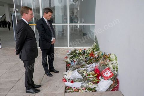 26 mars 2015 : une quinzaine d'ambassadeurs de l'Union Européenne ont été recus par la ministre de la Culture tunisienne pour un dépot de gerbe et une minute de silence en hommage aux victimes de l'attaque terroriste du musée du Bardo à Tunis. après cela ils seront guidés pour une visite de l'intérieur du musée et des lieux des attaques et dégats. 