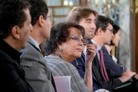 18 avril 2015 : Claudia Cardinale au palais présidentiel de Carthage, le président tunisien Béji Caïd Essebsi reçoit la délégation. Dans le cadre de la promotion de la Tunisie, la ministre française de la Culture Fleur Pelerin s'est rendue en Tunisie dans un voyage organisé par le ministère du tourisme avec une délégation de personnalités françaises et tunisiennes qui participent à la campagne de communication "La Tunisie, moi j'y vais".