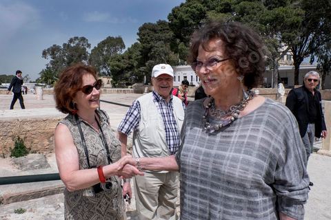 18 avril 2015 : Claudia Cardinale en visite au musée archéologique de Carthage. Dans le cadre de la promotion de la Tunisie, la ministre française de la Culture Fleur Pelerin s'est rendue en Tunisie dans un voyage organisé par le ministère du tourisme avec une délégation de personnalités françaises et tunisiennes qui participent à la campagne de communication "La Tunisie, moi j'y vais".