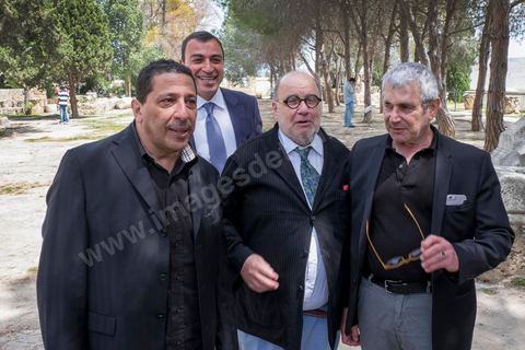 18 avril 2015 : Michel Boujenah, Smain et Serge Moati en visite au musée archéologique de Carthage. Dans le cadre de la promotion de la Tunisie, la ministre française de la Culture Fleur Pelerin s'est rendue en Tunisie dans un voyage organisé par le ministère du tourisme avec une délégation de personnalités françaises et tunisiennes qui participent à la campagne de communication "La Tunisie, moi j'y vais".