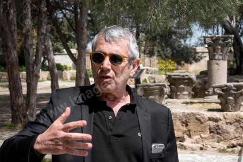 18 avril 2015 : Michel Boujenah en visite au musée archéologique de Carthage. Dans le cadre de la promotion de la Tunisie, la ministre française de la Culture Fleur Pelerin s'est rendue en Tunisie dans un voyage organisé par le ministère du tourisme avec une délégation de personnalités françaises et tunisiennes qui participent à la campagne de communication "La Tunisie, moi j'y vais".