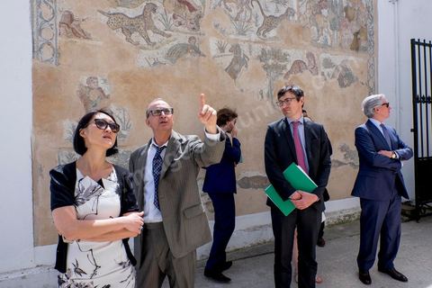 18 avril 2015 : Fleur Pelerin en visite au musée archéologique de Carthage. Dans le cadre de la promotion de la Tunisie, la ministre française de la Culture Fleur Pelerin s'est rendue en Tunisie dans un voyage organisé par le ministère du tourisme avec une délégation de personnalités françaises et tunisiennes qui participent à la campagne de communication "La Tunisie, moi j'y vais".