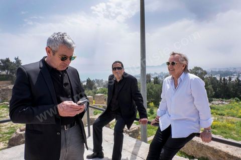 18 avril 2015 : Michel Boujenah, Smain et Alexandre Arcady en visite au musée archéologique de Carthage. Dans le cadre de la promotion de la Tunisie, la ministre française de la Culture Fleur Pelerin s'est rendue en Tunisie dans un voyage organisé par le ministère du tourisme avec une délégation de personnalités françaises et tunisiennes qui participent à la campagne de communication "La Tunisie, moi j'y vais".