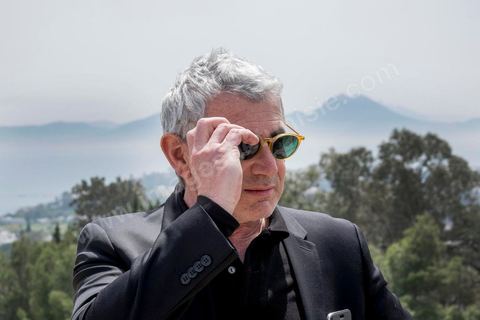 18 avril 2015 : Michel Boujenah en visite au musée archéologique de Carthage. Dans le cadre de la promotion de la Tunisie, la ministre française de la Culture Fleur Pelerin s'est rendue en Tunisie dans un voyage organisé par le ministère du tourisme avec une délégation de personnalités françaises et tunisiennes qui participent à la campagne de communication "La Tunisie, moi j'y vais".