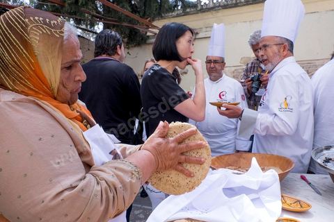 18 avril 2015 : Fleur Pelerin degsute la gastronomie tunisienne Dans le cadre de la promotion de la Tunisie, la ministre française de la Culture Fleur Pelerin s'est rendue en Tunisie dans un voyage organisé par le ministère du tourisme avec une délégation de personnalités françaises et tunisiennes qui participent à la campagne de communication "La Tunisie, moi j'y vais".