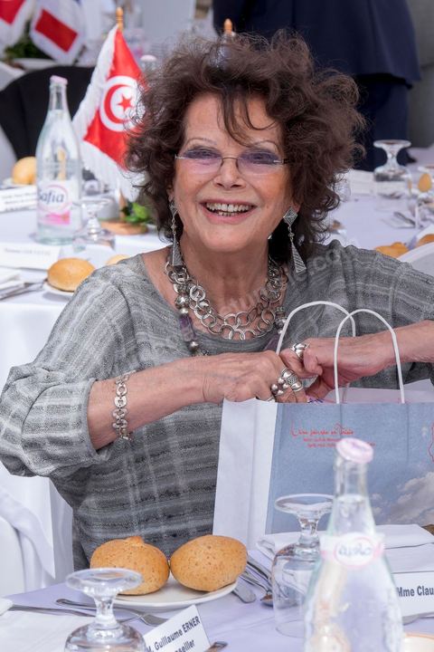 18 avril 2015 : Claudia Cardinale. Dans le cadre de la promotion de la Tunisie, la ministre française de la Culture Fleur Pelerin s'est rendue en Tunisie dans un voyage organisé par le ministère du tourisme avec une délégation de personnalités françaises et tunisiennes qui participent à la campagne de communication "La Tunisie, moi j'y vais".