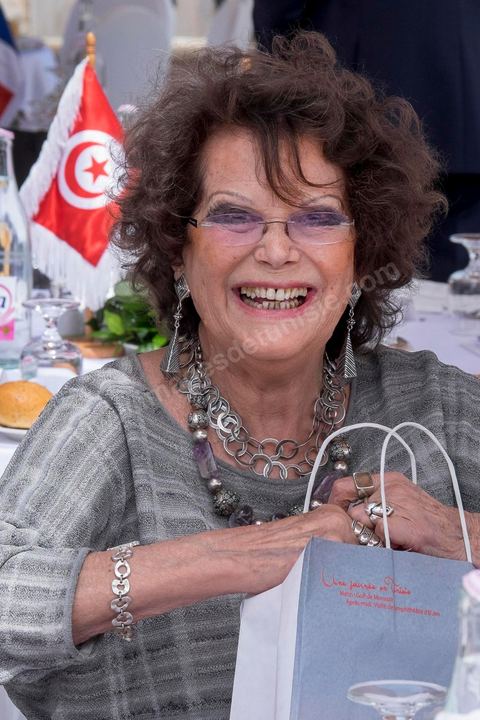18 avril 2015 : Claudia Cardinale. Dans le cadre de la promotion de la Tunisie, la ministre française de la Culture Fleur Pelerin s'est rendue en Tunisie dans un voyage organisé par le ministère du tourisme avec une délégation de personnalités françaises et tunisiennes qui participent à la campagne de communication "La Tunisie, moi j'y vais".