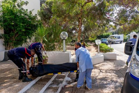 26 juin 2015 : les medecins et pompiers évacuent les derniers corps de la piscine couverte de la thalasso de l'hotel. Attaque terroriste dans un hotel de la zone touristique de Port El Kantaoui au nord de Sousse. Un jeune terroriste tunisien a ouvert le feu pendant près d'une demi heure sur des touristes depuis la plage de l'hotel jusqu'à la réception faisant un bilan provisoire de 39 morts parmis les touristes et employées tunisiens, avant d'être abattu par les forces de l'ordre. Le ministère de la santé tunisien précise que parmi les blessés figurent des personnes notamment de nationalités britannique, belge, allemande et norvégienne.