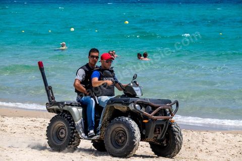 12 juillet 2015 : deux semaines après l'attentat de Sousse, les plages touristiques de Hammamet sont désertes, la police à pied, à cheval et en quad, sillone les plages. Le dispositif de sécurité est en place pour protéger les touristes.