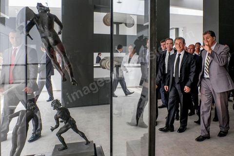20 juillet 2015 : Viste des salles du musée du Bardo lieu de l'attaque terroriste du 18 mars. Visite de Nicolas Sarkozy en Tunisie à titre de Président du Pparti Les Républicains.