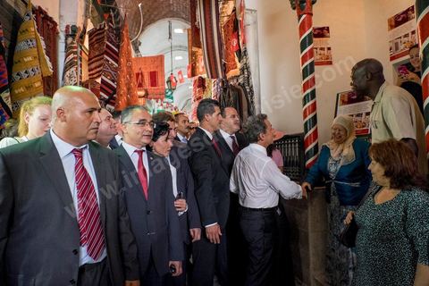 20 juillet 2015 : Visite de la medina de Tunis de Nicolas Sarkozy et de la délégation du parti Les Républicains. Visite de Nicolas Sarkozy en Tunisie à titre de Président du Pparti Les Républicains.