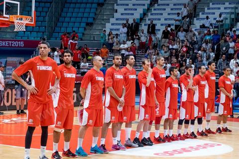 23 août 2015 : Présentation de l'équipe de la Tunisie lors du dernier match de poule de la Tunisie contre le Nigéria lors de l'AfroBasket Tunisia 2015. Victoire de la Tunisie (70-59) et finie première de son groupe.