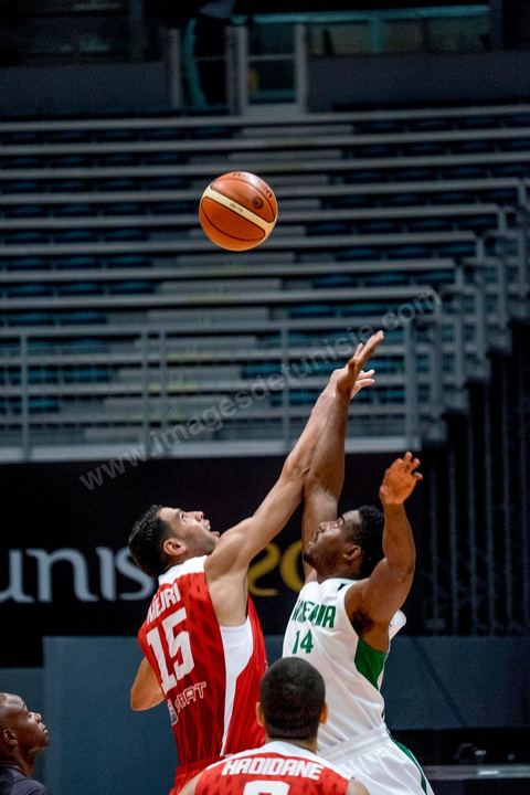 23 août 2015 : Salah Mejri, la fameux n°15 de la Tunisie domine de ses 2,17m le jeu, il vient d'être recuté par les Mavericks de Dallas et devient le premier joueur arabe en NBA. Dernier match de poule de la Tunisie contre le Nigéria lors de l'AfroBasket Tunisia 2015. Victoire de la Tunisie (70-59) et finie première de son groupe.