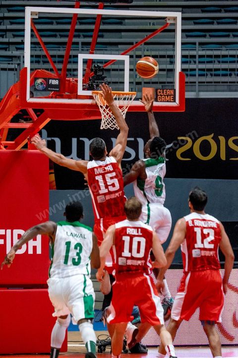 23 août 2015 : Salah Mejri, la fameux n°15 de la Tunisie domine de ses 2,17m le jeu, il vient d'être recuté par les Mavericks de Dallas et devient le premier joueur arabe en NBA. Dernier match de poule de la Tunisie contre le Nigéria lors de l'AfroBasket Tunisia 2015. Victoire de la Tunisie (70-59) et finie première de son groupe.