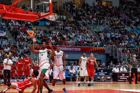 23 août 2015 : Hamdi Braa au panier lors du dernier match de poule de la Tunisie contre le Nigéria lors de l'AfroBasket Tunisia 2015. Victoire de la Tunisie (70-59) et finie première de son groupe.