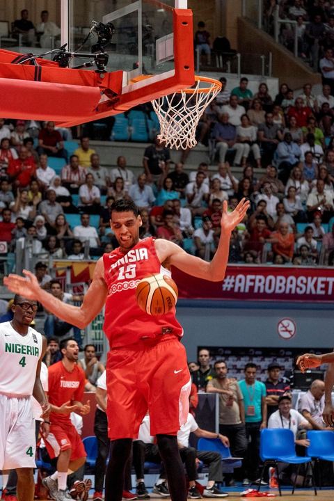 23 août 2015 : Salah Mejri, la fameux n°15 de la Tunisie domine de ses 2,17m le jeu, il vient d'être recuté par les Mavericks de Dallas et devient le premier joueur arabe en NBA. Dernier match de poule de la Tunisie contre le Nigéria lors de l'AfroBasket Tunisia 2015. Victoire de la Tunisie (70-59) et finie première de son groupe.