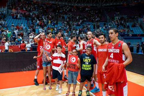 23 août 2015 : à la fin du match lors du dernier match de poule de la Tunisie contre le Nigéria lors de l'AfroBasket Tunisia 2015. Victoire de la Tunisie (70-59) et finie première de son groupe.