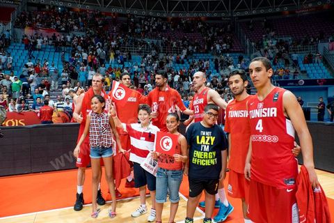 23 août 2015 : à la fin du match lors du dernier match de poule de la Tunisie contre le Nigéria lors de l'AfroBasket Tunisia 2015. Victoire de la Tunisie (70-59) et finie première de son groupe.