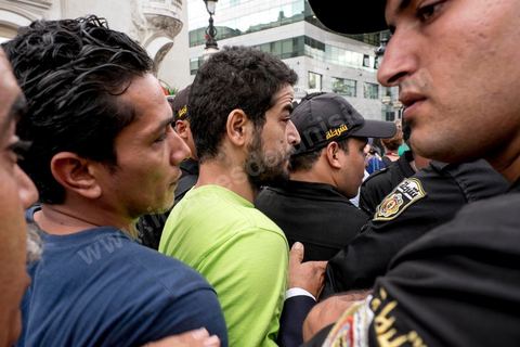 3 septembre 2015 : Azyz Amami à la deuxième manifestation de la semaine contre le projet de loi sur la réconcialiation économique et contre les violences policières qui ont eu lieu deux jours avant contre ces manifestanst. A l'appel de l'UGET une cinquantaine de manifestants s'est réunie devant le théâtre municipal sur l'avenue Habib Bourguiba à Tunis. La police les a empêché de quitter la place pour cause d'interdiction de manifestation en cette période d'état d'urgence. Plusieeurs députés Front Populaire de l'ARP sont intervenus par des discours dont Ahmed Seddik, Nizar Ammami, Jilani Hammami et Mbarka Brahmi, femme du martyr Brahmi. 