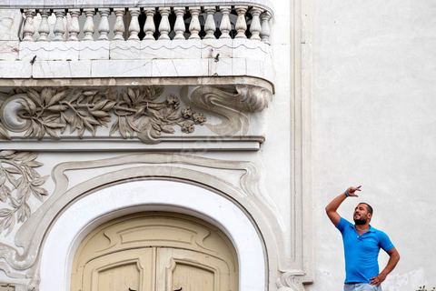 3 septembre 2015 : deuxième manifestation de la semaine contre le projet de loi sur la réconcialiation économique et contre les violences policières qui ont eu lieu deux jours avant contre ces manifestanst. A l'appel de l'UGET une cinquantaine de manifestants s'est réunie devant le théâtre municipal sur l'avenue Habib Bourguiba à Tunis. La police les a empêché de quitter la place pour cause d'interdiction de manifestation en cette période d'état d'urgence. Plusieeurs députés Front Populaire de l'ARP sont intervenus par des discours dont Ahmed Seddik, Nizar Ammami, Jilani Hammami et Mbarka Brahmi, femme du martyr Brahmi. 