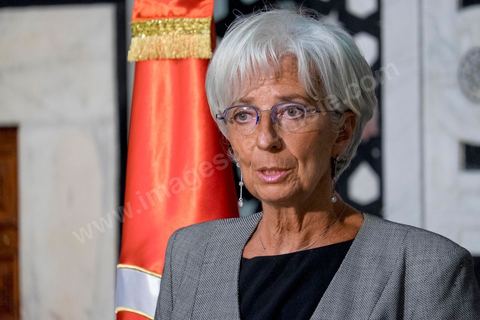 8 septembre 2015 : Déclaration presse de Chritine Lagarde au Premier Ministère.  Visite de deux jours à Tunis de Christine Lagarde, directrice générale du Fonds monétaire international (FMI). Dans le cadre de sa seconde visite officielle en Tunisie, son dernier déplacement dans le pays remontait à 2012, elle s'est entretenue avec le président Beji Caïd Essebsi, le gouverneur de la Banque centrale Chedly Ayari, et le chef du gouvernement Habib Essid. Ses mots d'ordre : la confiance et les réformes dans un contexte difficile. Dasn cette emploi du temps chargé elle a souhaité visiter la medina de Tunis pour réaffirmer l'importance et la richesse du tourisme et une viiste au musée du Bardo pour déposer une gerbe en hommage aux victimes de l'attentat du 18 mars. 