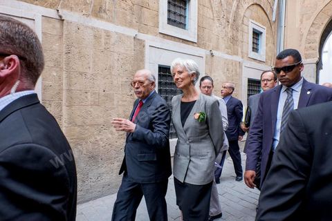 8 septembre 2015 : Visite de la medina de Tunis en compagnie de Cgedly Ayari, gouverneur de la Banque Centrale de Tunisie. Visite de deux jours à Tunis de Christine Lagarde, directrice générale du Fonds monétaire international (FMI). Dans le cadre de sa seconde visite officielle en Tunisie, son dernier déplacement dans le pays remontait à 2012, elle s'est entretenue avec le président Beji Caïd Essebsi, le gouverneur de la Banque centrale Chedly Ayari, et le chef du gouvernement Habib Essid. Ses mots d'ordre : la confiance et les réformes dans un contexte difficile. Dasn cette emploi du temps chargé elle a souhaité visiter la medina de Tunis pour réaffirmer l'importance et la richesse du tourisme et une viiste au musée du Bardo pour déposer une gerbe en hommage aux victimes de l'attentat du 18 mars. 