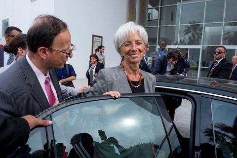 8 septembre 2015 : Visite du Musée du Bardo en compagnie de la ministre du Tourisme et dépot de gerbe en hommage aux victimes de l'attentat terroriste du 18 mars. Visite de deux jours à Tunis de Christine Lagarde, directrice générale du Fonds monétaire international (FMI). Dans le cadre de sa seconde visite officielle en Tunisie, son dernier déplacement dans le pays remontait à 2012, elle s'est entretenue avec le président Beji Caïd Essebsi, le gouverneur de la Banque centrale Chedly Ayari, et le chef du gouvernement Habib Essid. Ses mots d'ordre : la confiance et les réformes dans un contexte difficile. Dasn cette emploi du temps chargé elle a souhaité visiter la medina de Tunis pour réaffirmer l'importance et la richesse du tourisme et une viiste au musée du Bardo pour déposer une gerbe en hommage aux victimes de l'attentat du 18 mars. 