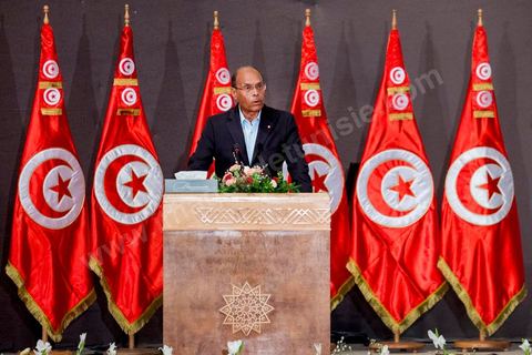 5 octobre 2013 : allocution de  Moncef Marzouki, Président de la République, au palais des Congrès de Tunis pour le démarrage du Dialogue National en présence des 3 Présidents et supervisé par Houcine Abassi secrétaire Général de l'UGTT, Wided Bouchamaoui, Présidente de l'UTICA, Mohamed Fadhel Mahfoudh, Président de l'ordre national des Avocats et Abdelssattar Ben Moussa, président de la Ligue National des Droits de l'Homme. Quatre semaines de négociations autour de la feuille de route qui prévoit la formation d'un gouvernement apolitique et l'adoption d'un calendrier électoral à la fin du mois.